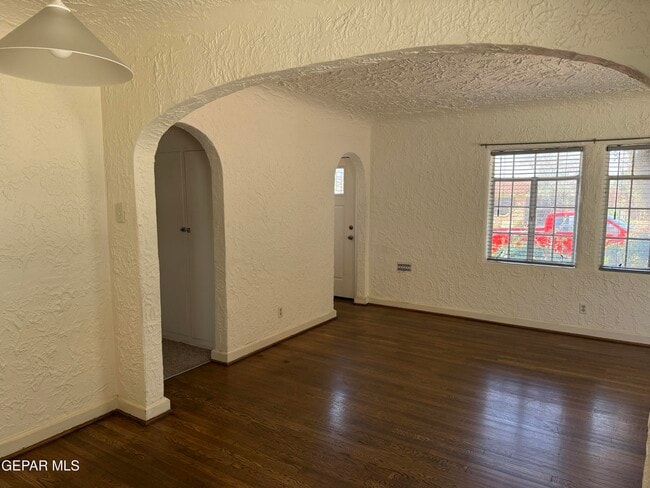 Building Photo - 1222 Mesita Dr