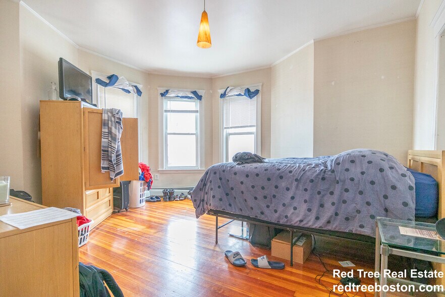 Building Photo - 2 Elton St