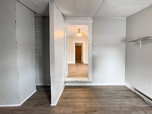 Building Photo - Cozy 1 bedroom Close to Campus