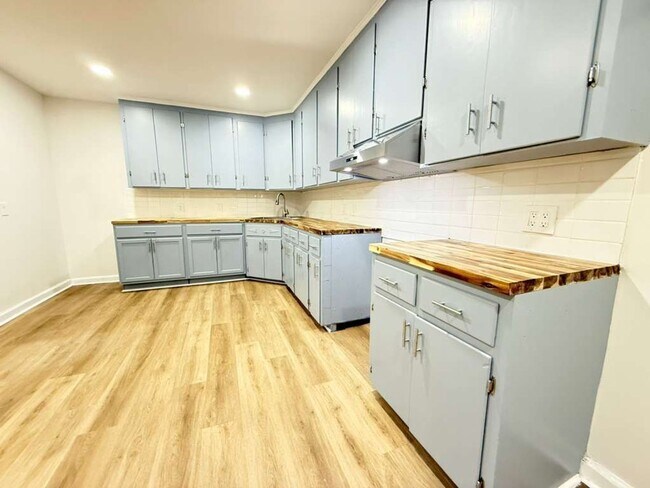 Building Photo - FOR RENT – FULLY REMODELED 4 BEDROOM | 2 BATH HOME!