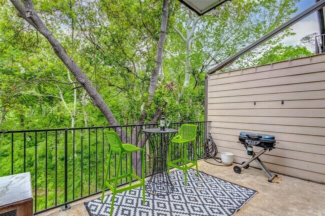 Building Photo - 1800 Stoney Brook Dr