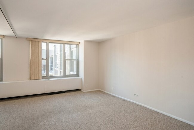 Building Photo - 400 E Randolph St