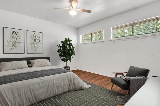 Building Photo - 9611 Meadowheath Dr