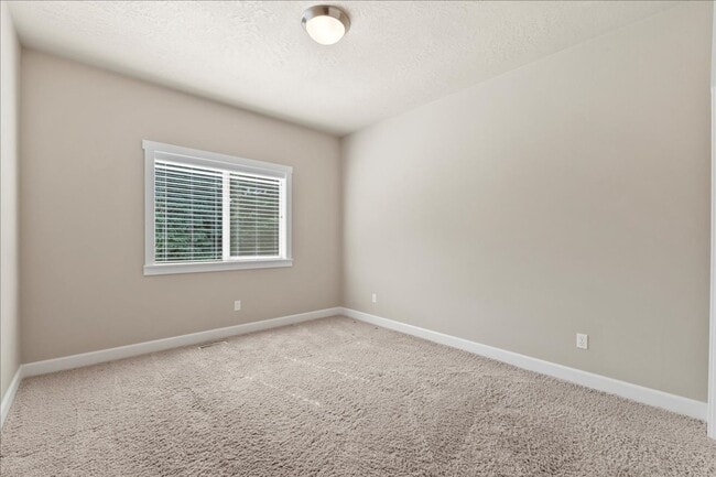 Building Photo - 3 Bedroom 3 Bathroom Home in Desirable Eag...
