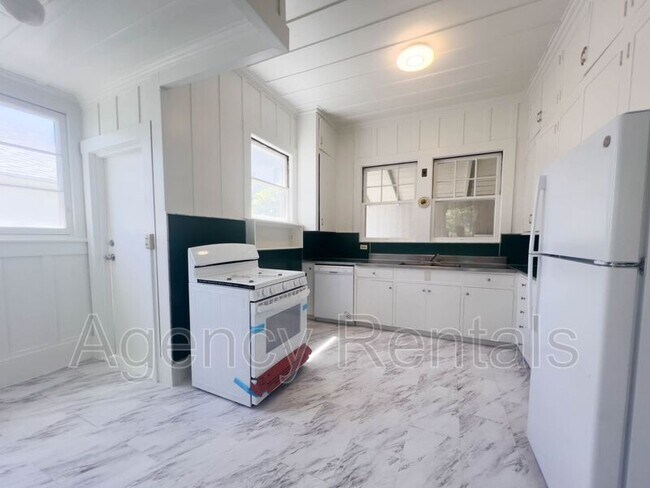 Building Photo - 2205 Hyde St