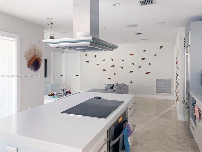 Building Photo - 614 San Juan Dr