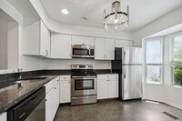 Building Photo - Really Cool, Spacious 3br Townhome with De...