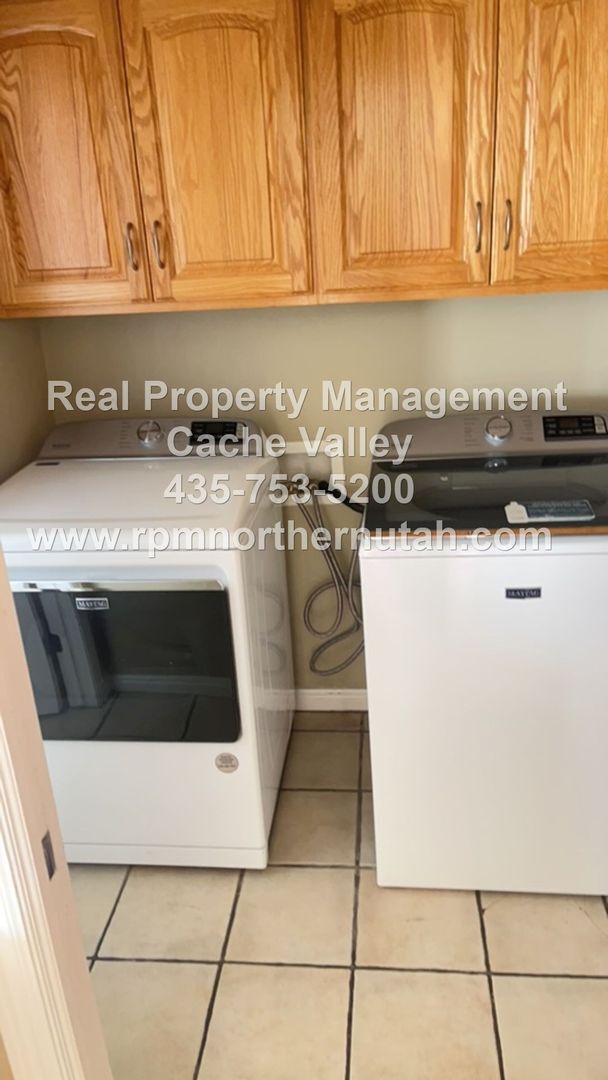 Building Photo - Beautiful 6 bedroom home available for immediate move in!