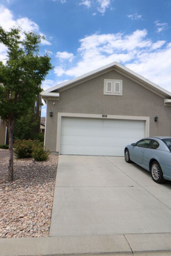 Building Photo - Gorgeous 5 Bedroom 3 Bathroom home in Lehi