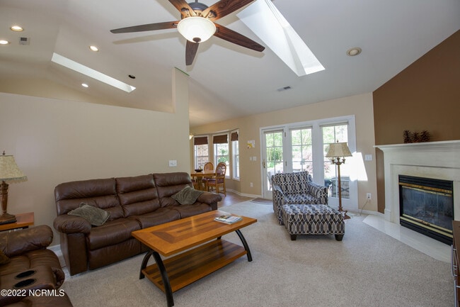Building Photo - 127 Pine Lake Dr