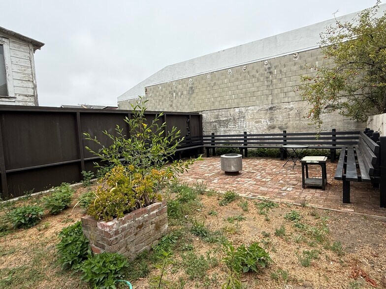 Building Photo - 1450 12th St