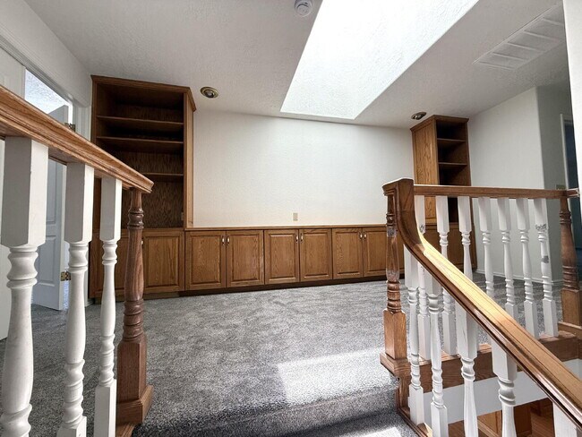 Building Photo - AVAILABLE AUGUST 4TH- RENT - 5 BDRM - 5 1/2 BATH - VIEWS VIEWS VIEWS