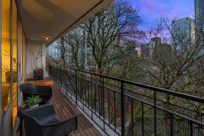 Building Photo - 1000 Union St