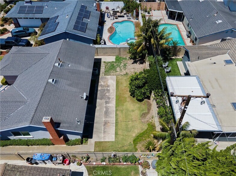 Building Photo - 6061 Dundee Dr