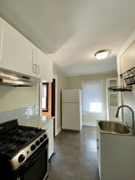 Building Photo - 5330 E Burgess Ave