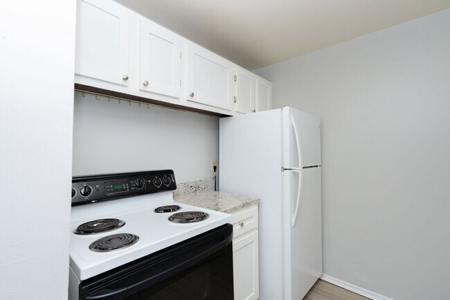 Building Photo - 2971 Deckebach Ave