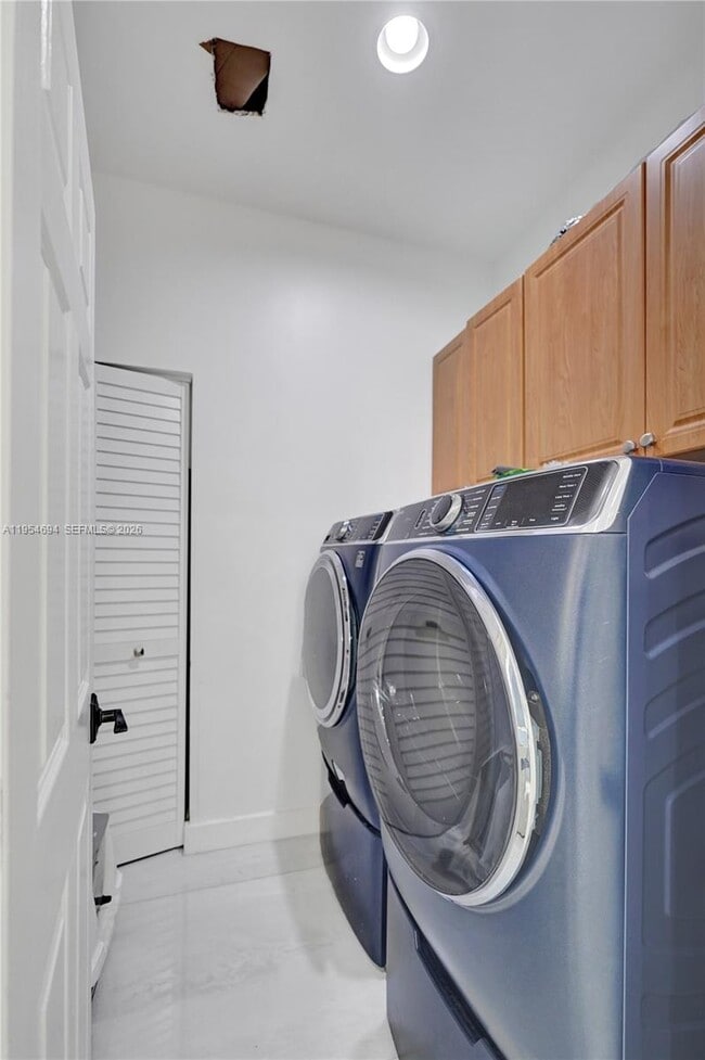 Building Photo - 1367 Camellia Cir