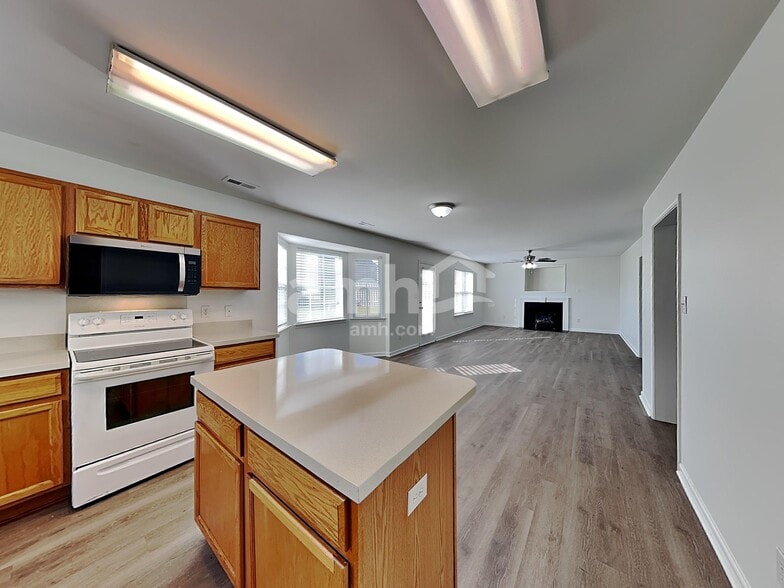 Building Photo - 244 Royalton Rd
