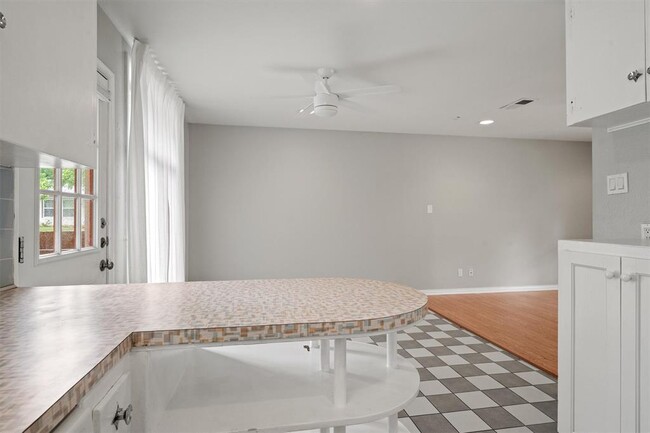 Building Photo - 5212 Berkman Dr