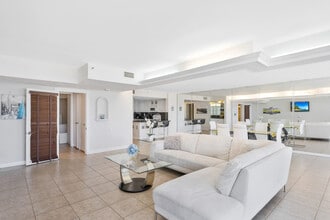 Building Photo - 1717 N Bayshore Dr