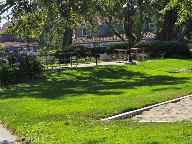 Building Photo - 3640 Oak Creek Dr