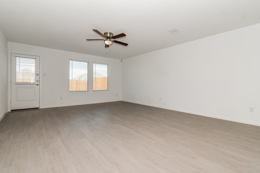 Building Photo - 1805 Javelina St