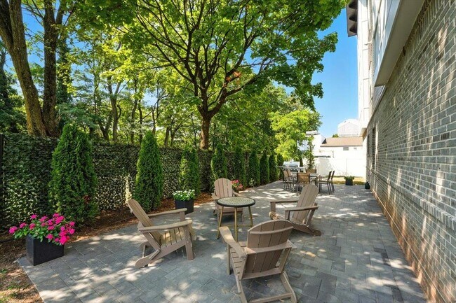 Building Photo - 440 NORTH Ave E