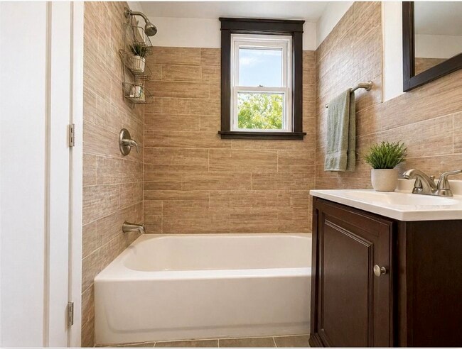 Building Photo - 13 E 17th St