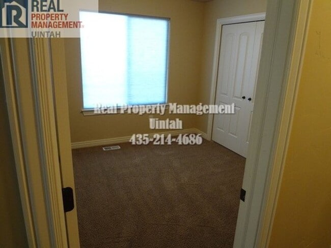 Building Photo - 3 Bedroom Condo With 2 Car Garage. MOVE IN SPECIAL!! $400 OFF YOUR FIRST MONTH'S RENT WHEN YOU SI...