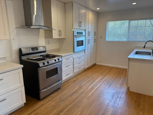 Building Photo - EPIC REA - Spacious 3BR/2BA House - Renovated - Updated Kitchen - Castro Valley