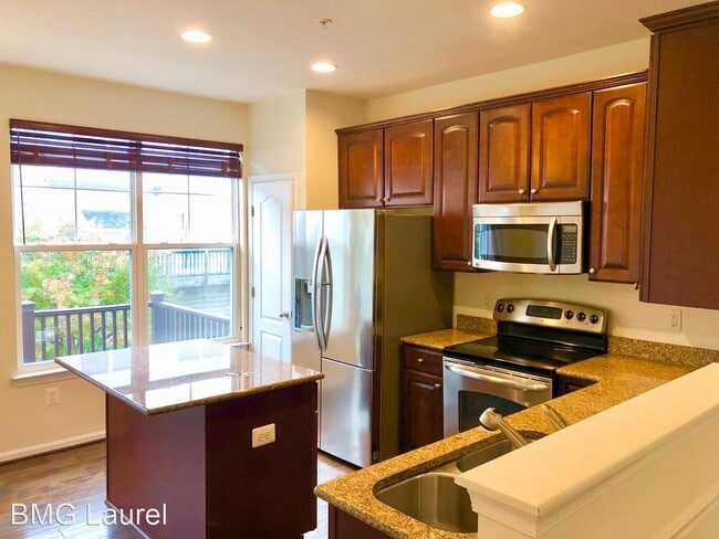 Building Photo - 3 br, 3 bath House - 604 Ava Cir NE