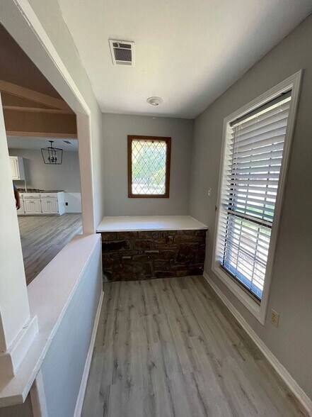 Building Photo - 8801 Meandering Way