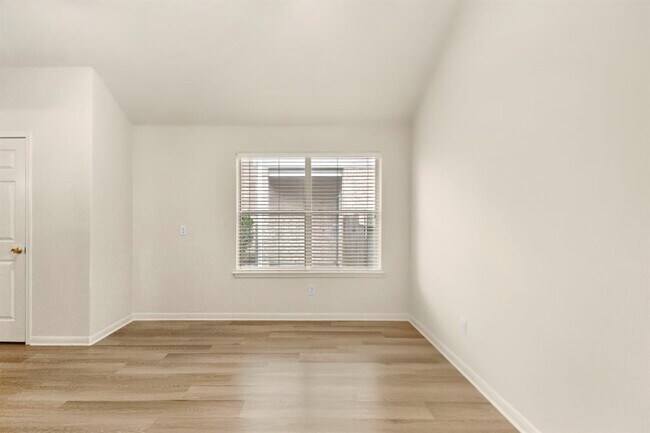 Building Photo - 3619 Slocom Dr