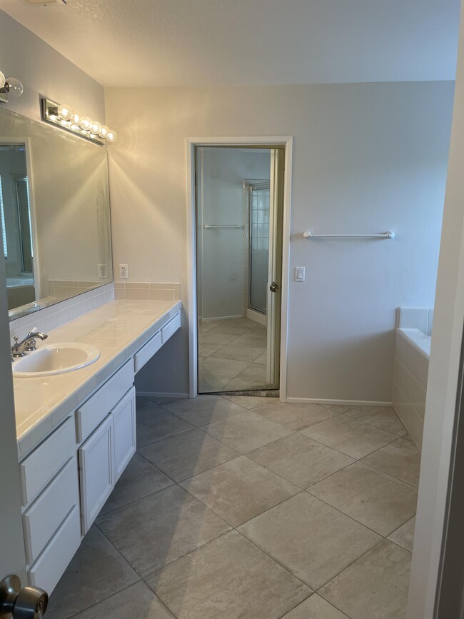 Building Photo - 1167 Innisfree Ct