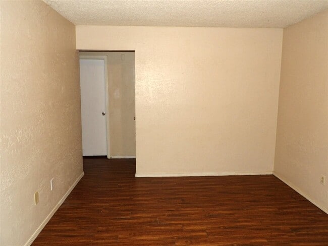 Building Photo - 6405 NW Oak Ave