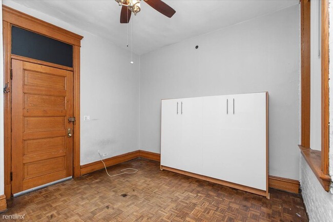 Building Photo - Studio, 1 bath Condo - 2800 N Pine Grove Ave