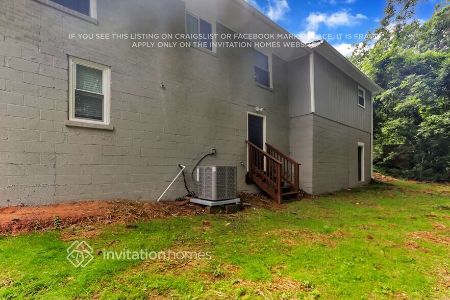 Building Photo - 2866 Gresham Rd S E