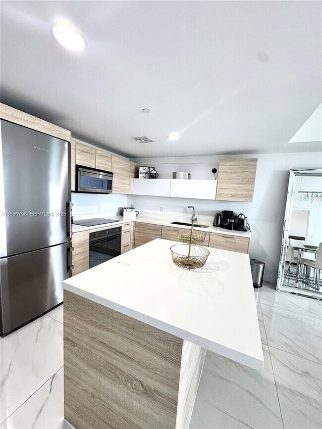 Building Photo - 16385 Biscayne Blvd