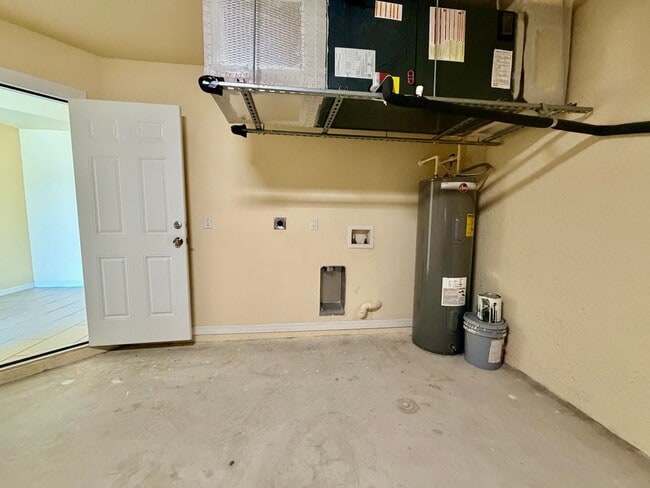 Building Photo - Like-New 3BR-2 Bath Duplex w/ Garage, Prime Cape Coral Location + Flexible Lease Options+Pet Frie...