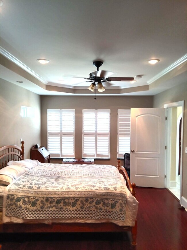 Building Photo - Deeded Boat Slip Comes with Home in Gated ...