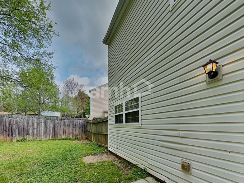 Building Photo - 329 Westminster Dr