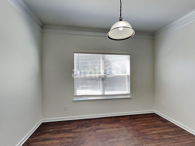 Building Photo - 625 Latimer Way