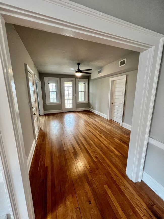 Building Photo - 402 N Sheppard St