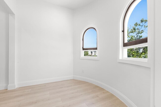 Building Photo - 341 N Genesee Ave