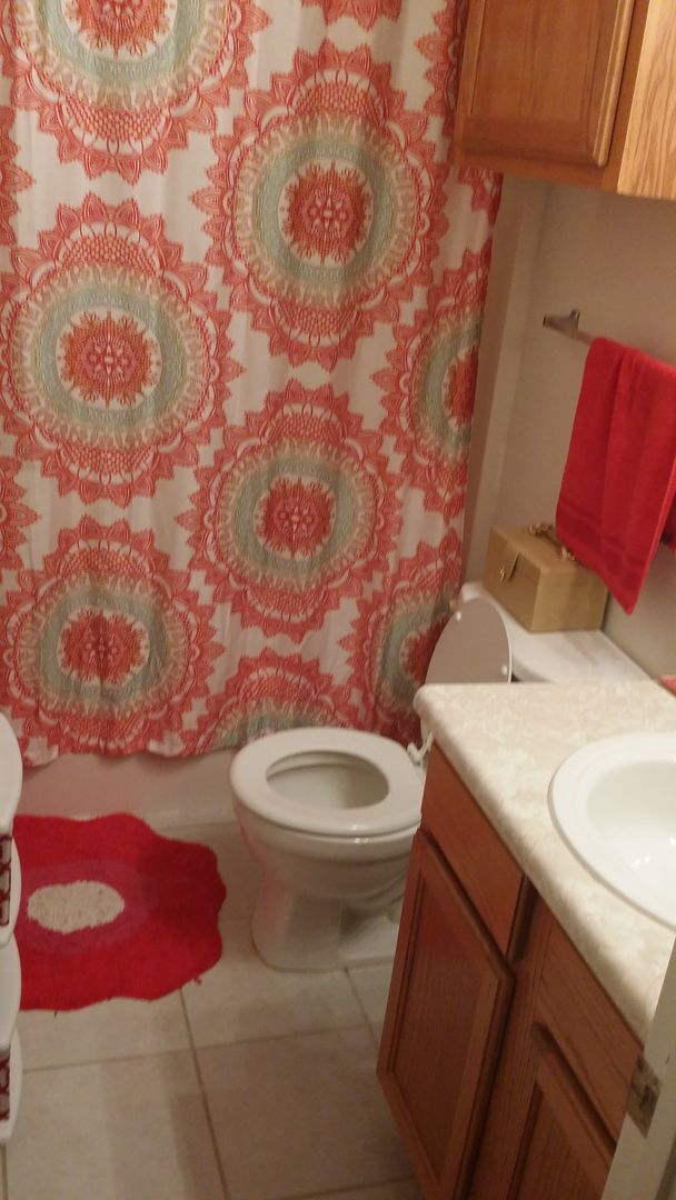 Building Photo - THREE BEDROOMS, THREE BATHS, PRIVACY FENCED BACK YARD, PET FRIENDLY