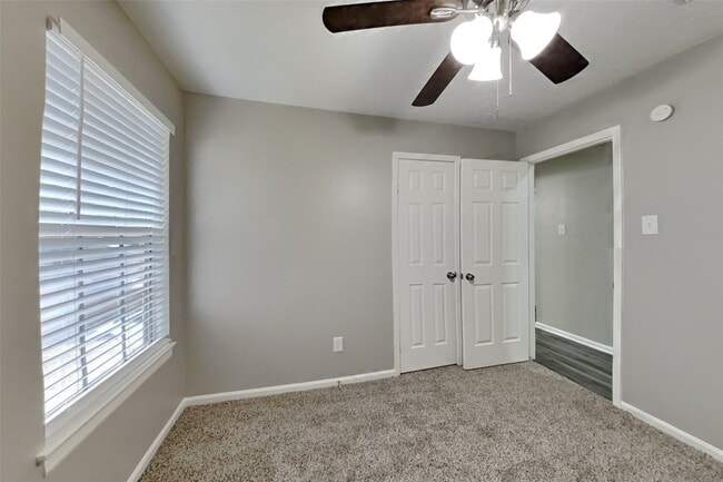 Building Photo - 16054 Pinyon Creek Dr
