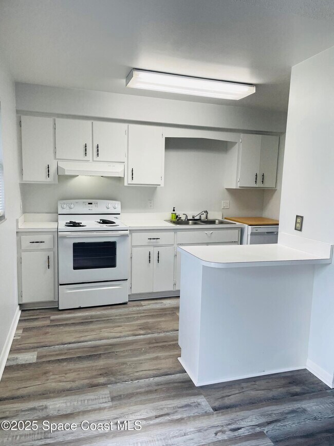 Building Photo - 925 Custer St NW