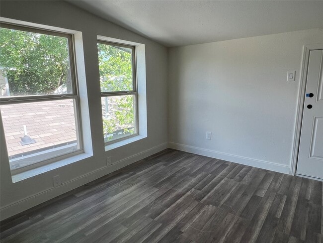 Building Photo - 201 Eastwood St