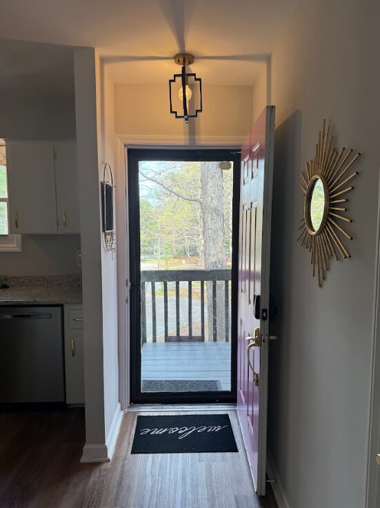 Nice natural light - 4700 Cornwall Pl