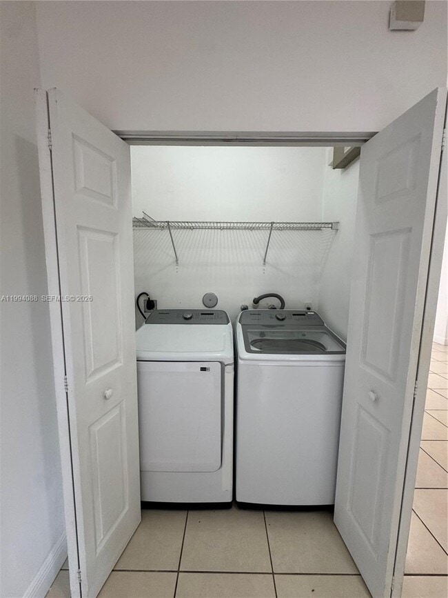 Building Photo - 761 NW 24th Ct